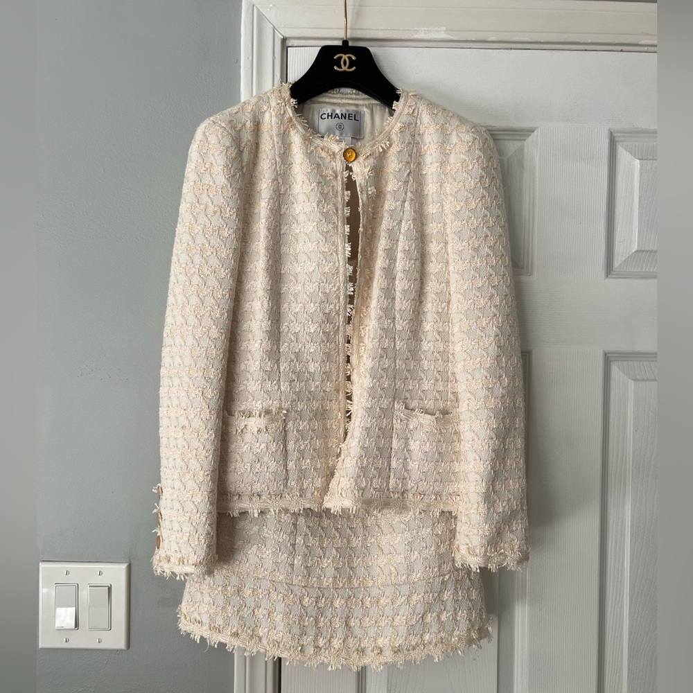 Chanel Ivory Tweed Skirt - Picture 2 of 10